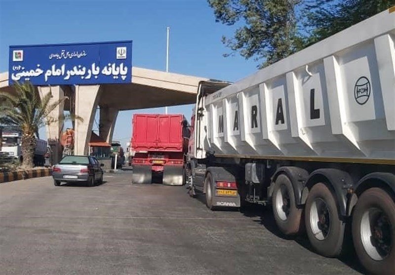 Nim 52 اعتراض و اعتصاب کامیون‌داران تکذیب شد/ معطلی ۱۴ ساعته کامیون‌ها در بنادر برای حمل کالای اساسی